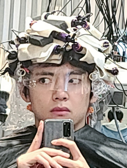 뷔(사진-방탄소년단 공식 트위터)