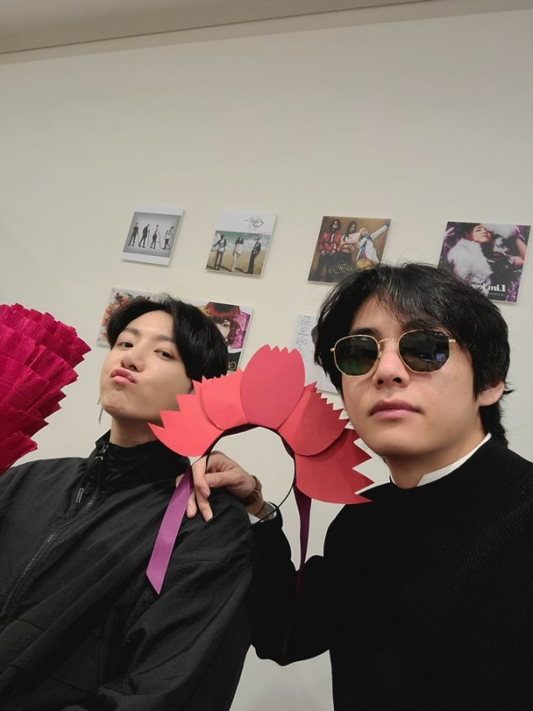 [사진 제공 = 방탄소년단 SNS]