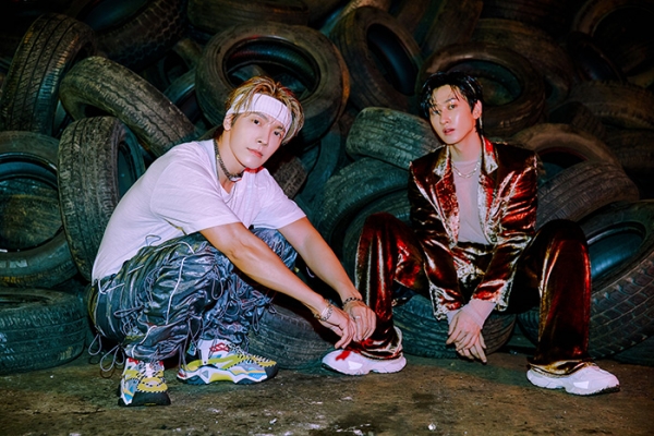 슈퍼주니어-D&E 'BAD' 자켓사진 / 슈퍼주니어-D&E 공식 홈페이지 제공