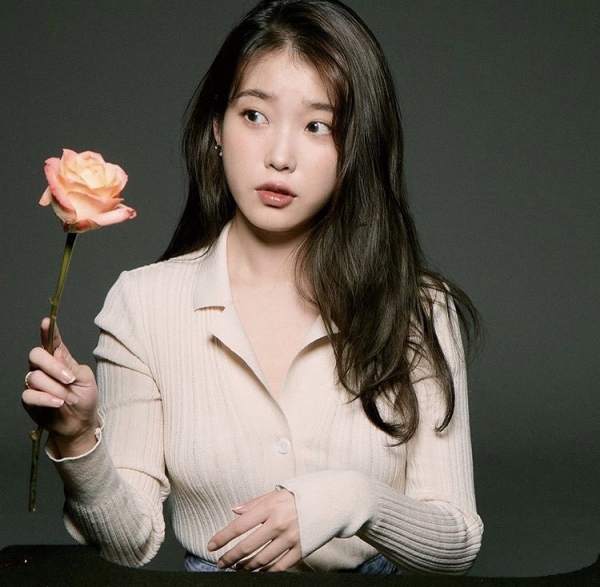 아이유 (사진-아이유 인스타그램)