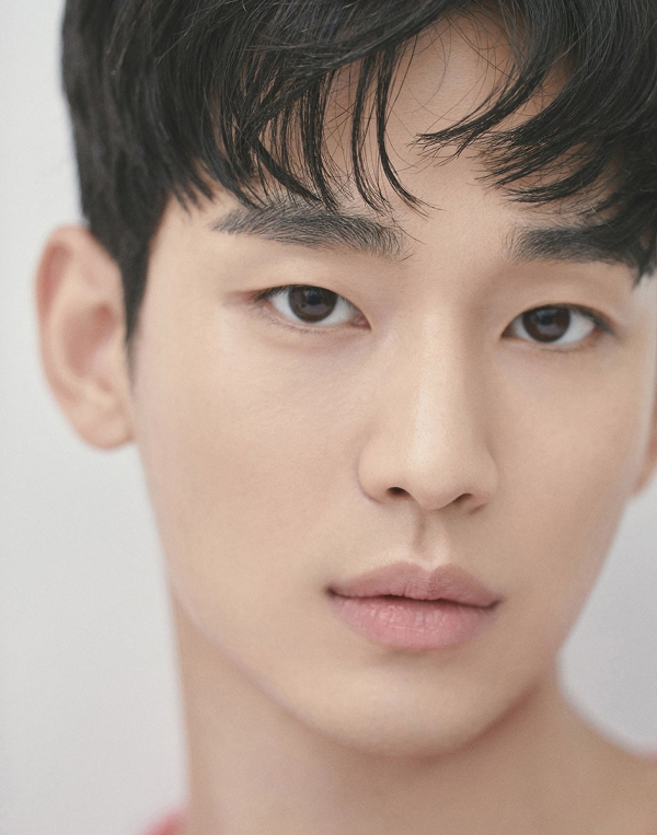 배우 김수현
