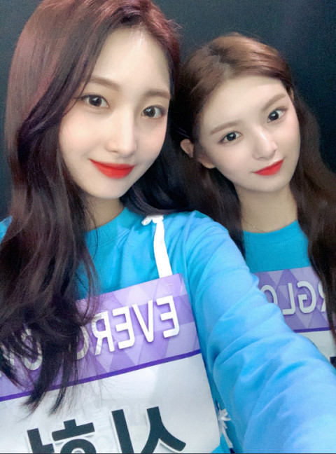 [사진 출처: 위에화엔터테인먼트, 좌-시현, 우-이런]