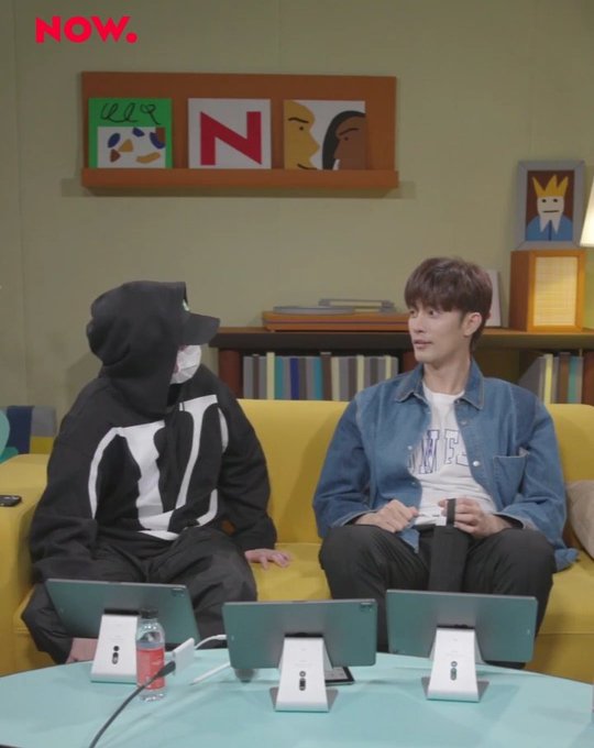 사진: 네이버 나우 ‘심야아이돌’ 방송 화면