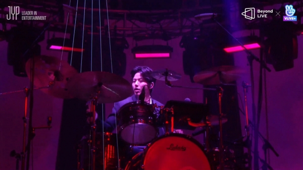 출처=데이식스 온라인콘서트 캡처