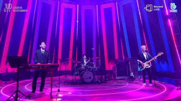 출처=데이식스 온라인콘서트 캡처