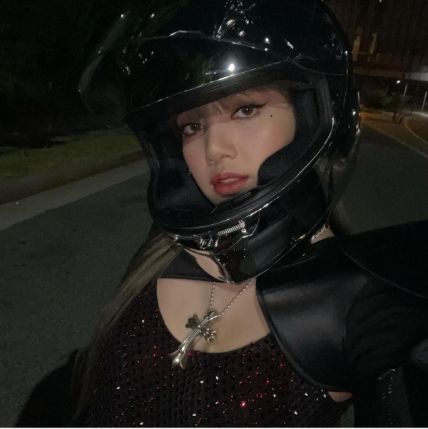 사진: 리사 인스타그램