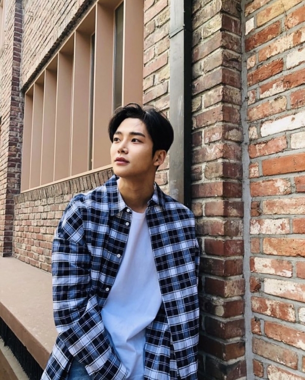 사진 : 로운 인스타그램