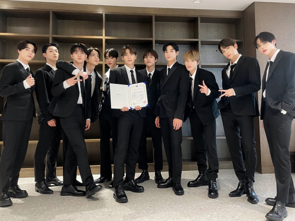 출처=더보이즈 공식 트위터