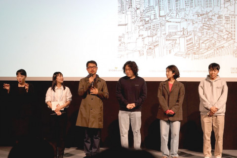 2023년 10월 25일 한국영상자료원에서 열린 영화 특별상영회에서 무대인사 중인 장철수 감독(왼쪽 세 번째부터 장철수 감독, 심너울 작가, 이해선 배우, 정예교 배우)