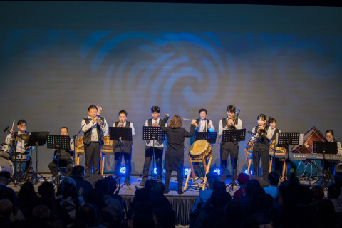 보현윈드오케스트라가 공연을 하고 있다. 영등포구 관내 홈리스와 지역 주민들이 함께 어울리며 악기 연주를 통해 정서적 안정과 협동심을 도모하고, 재능기부 공연 활동으로 다양한 계층에게 희망의 메세지를 전달하는 오케스트라팀이다