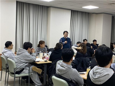 경기문화재단 인계동사무소 강의실에서 누림센터가 진행한 ‘사람중심계획 실천가 양성’ 교육 모습