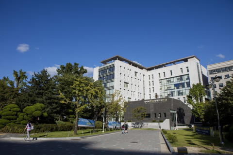 사이버한국외대 영어학부는 12월 16일 정재환 관세사를 초청해 제51차 온라인 콜로퀴엄을 연다