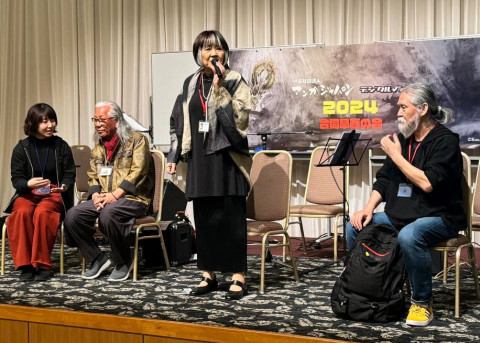 2023년 일본 문화공로상 수상자이자 망가재팬 이사장인 사토나카 마치코 작가가 슈퍼엔진을 소개하고 있다