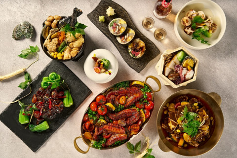 뷔페 레스토랑 ‘셰프스 키친’에서는 여름을 맞아 무더위에 떨어진 기력을 보충해줄 보양식 메뉴를 선보인다