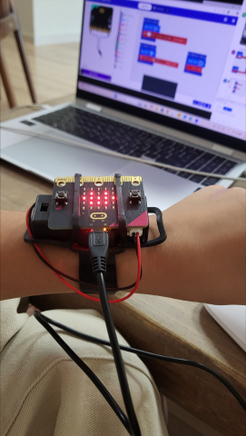 ‘온라인 여중고생 AI 체험’ 행사의 일환으로 진행된 ‘AI와 함께 K-팝 댄스코치 만들기’ 체험