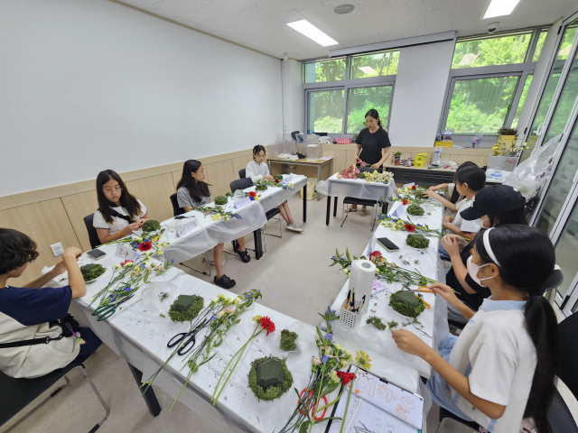 시립보라매청소년센터가 청소년 원예힐링 프로그램 ‘오감정원’을 성황리에 마무리했다