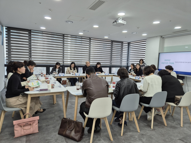 청년도전지원사업 유관기관에서 모여 지역 현안과 사업 방향을 논의하고 있다